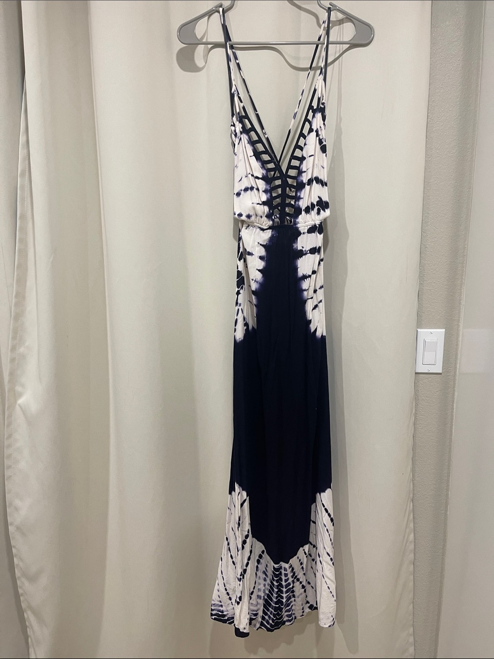 Forever 21 Navy and White Tie-Dye Maxi Dress with Strappy V-Neck